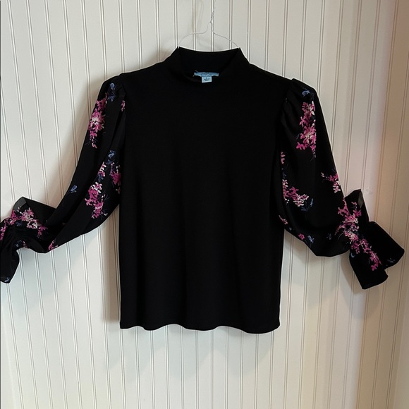 Elegant Black Top with Floral Sleeves - Picture 1 of 3
